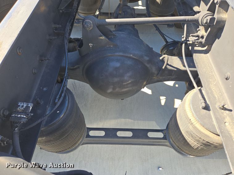 image for item DT7048 2016 Volvo VN semi truck