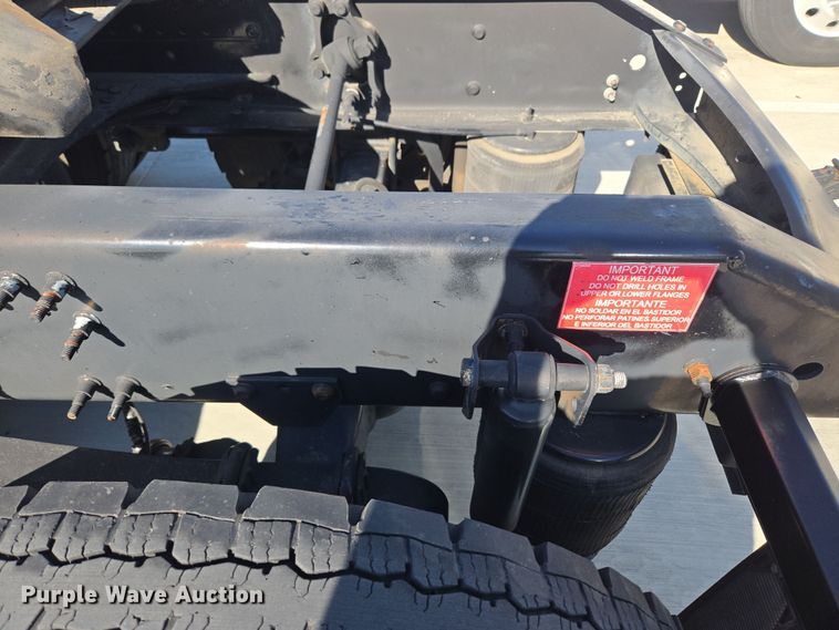 image for item DT7048 2016 Volvo VN semi truck