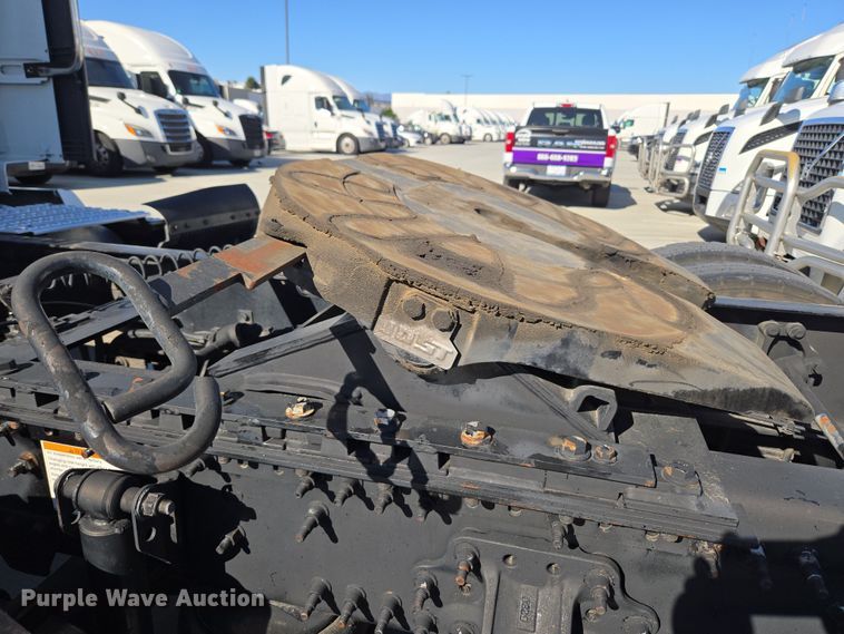 image for item DT7048 2016 Volvo VN semi truck