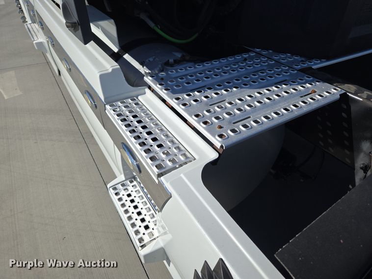 image for item DT7048 2016 Volvo VN semi truck