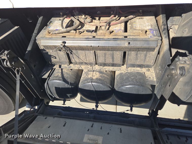 image for item DT7048 2016 Volvo VN semi truck