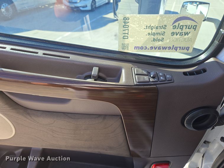 image for item DT7048 2016 Volvo VN semi truck