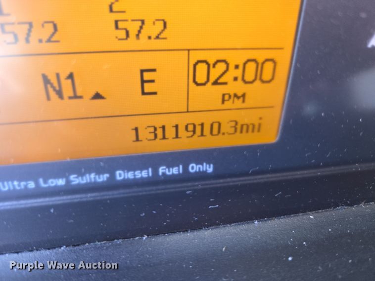 image for item DT7048 2016 Volvo VN semi truck