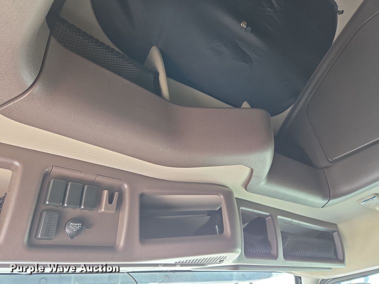 image for item DT7048 2016 Volvo VN semi truck