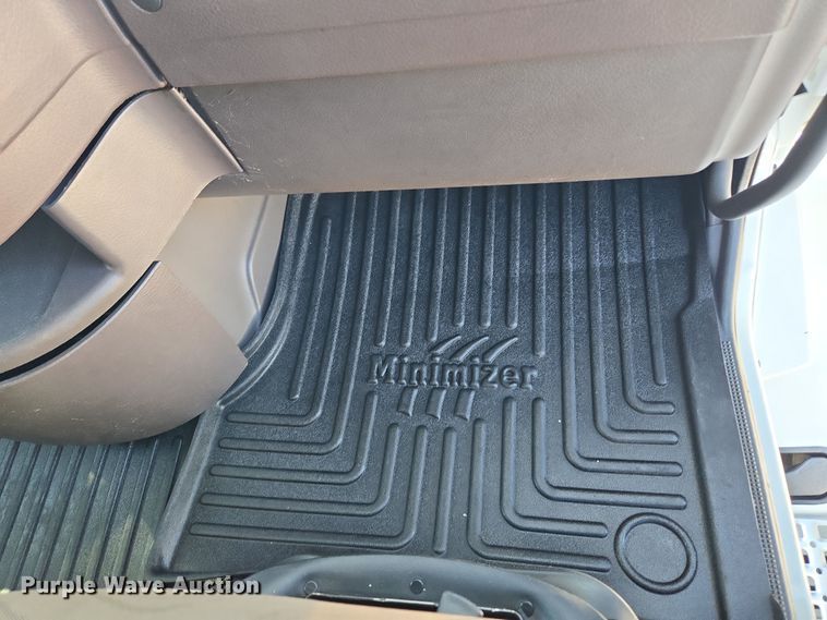 image for item DT7048 2016 Volvo VN semi truck