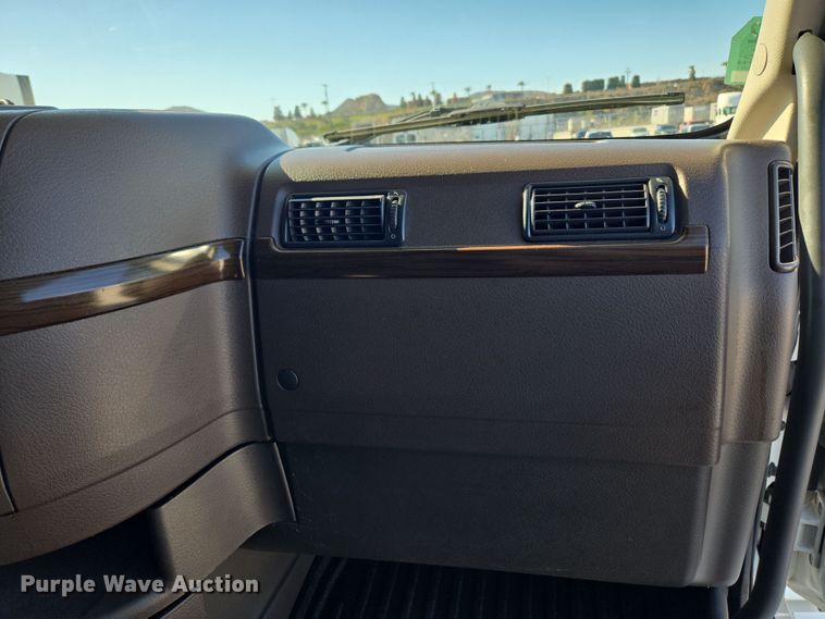 image for item DT7048 2016 Volvo VN semi truck