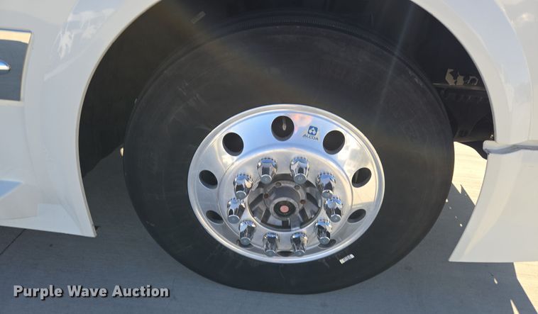 image for item DT7048 2016 Volvo VN semi truck