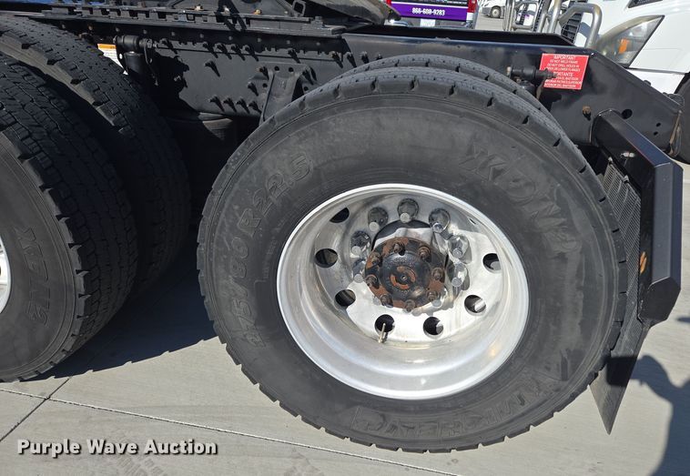 image for item DT7048 2016 Volvo VN semi truck