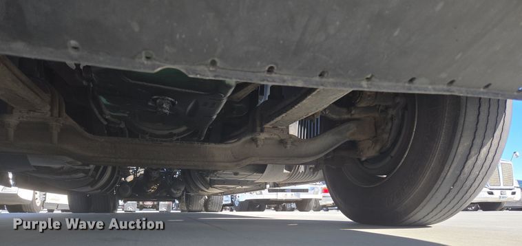 image for item DT7049 2015 Volvo VN semi truck