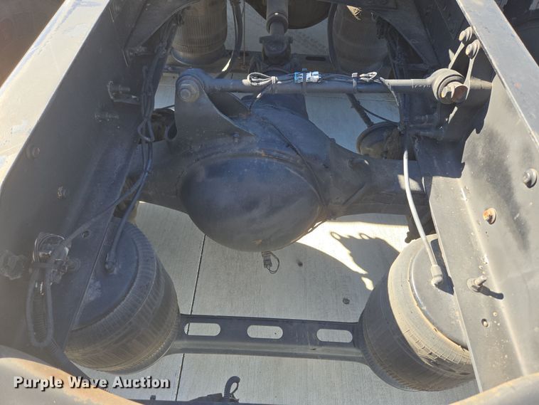 image for item DT7049 2015 Volvo VN semi truck