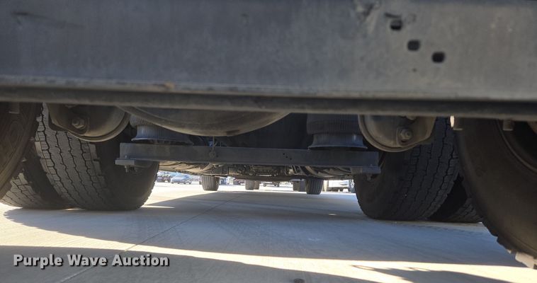 image for item DT7049 2015 Volvo VN semi truck