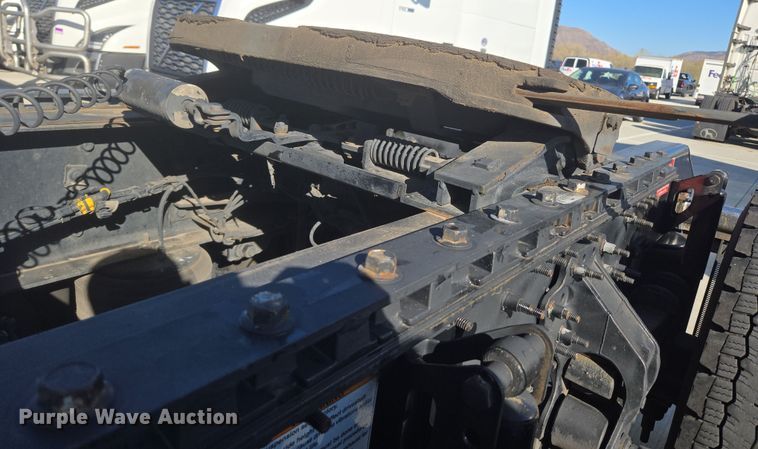 image for item DT7049 2015 Volvo VN semi truck