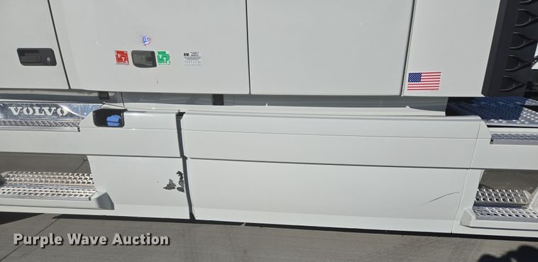 image for item DT7049 2015 Volvo VN semi truck