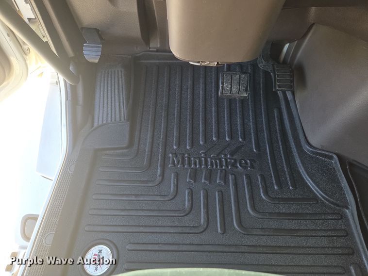 image for item DT7049 2015 Volvo VN semi truck