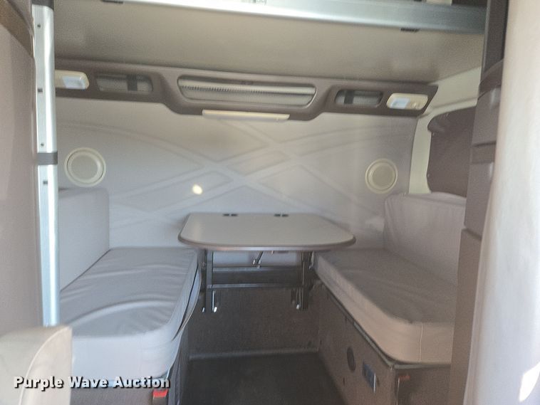 image for item DT7049 2015 Volvo VN semi truck