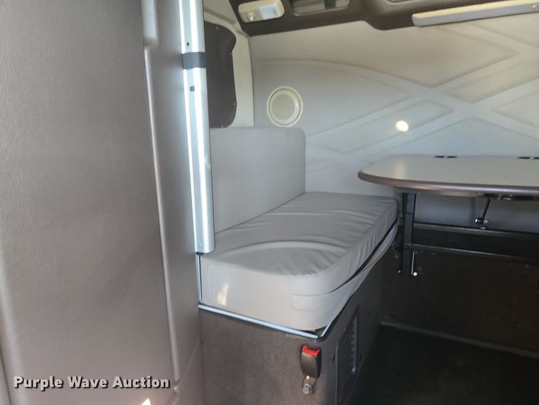 image for item DT7049 2015 Volvo VN semi truck