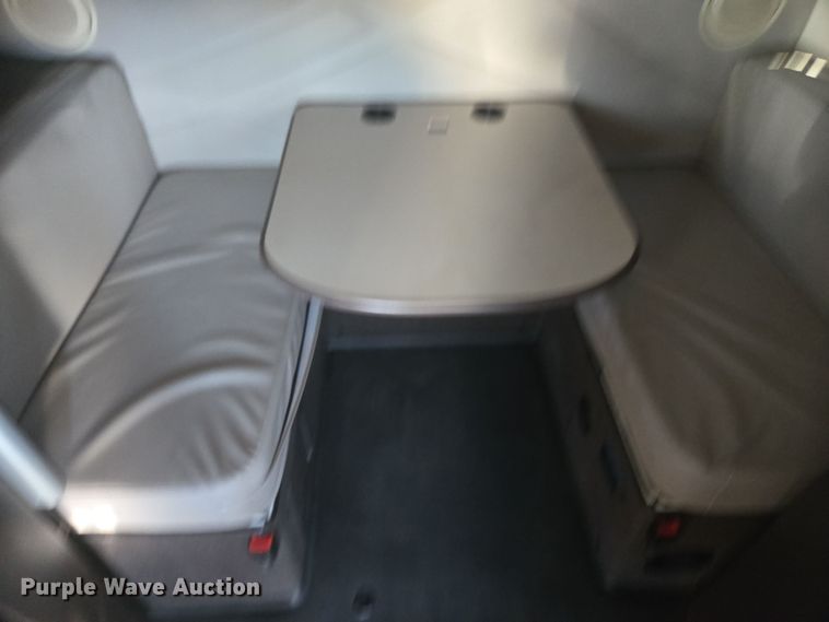 image for item DT7049 2015 Volvo VN semi truck