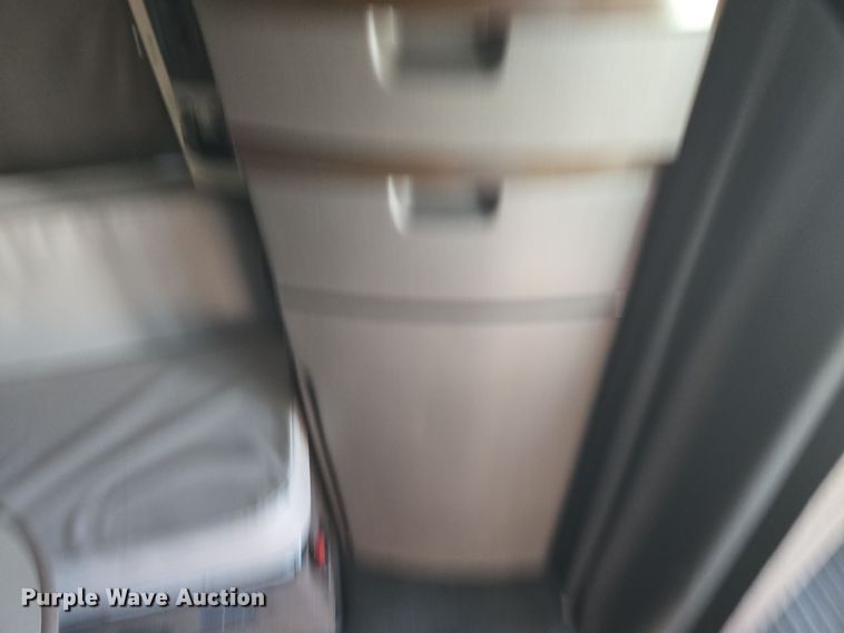 image for item DT7049 2015 Volvo VN semi truck