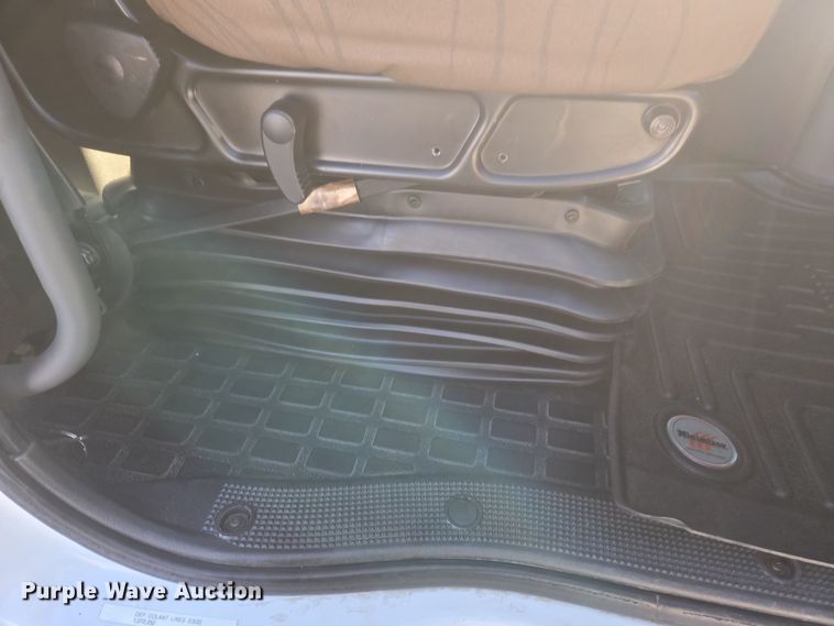 image for item DT7049 2015 Volvo VN semi truck