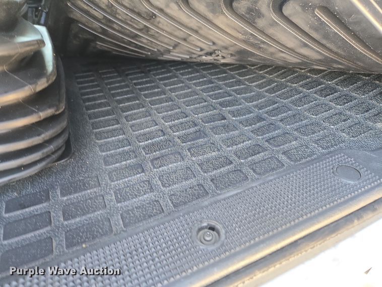 image for item DT7049 2015 Volvo VN semi truck