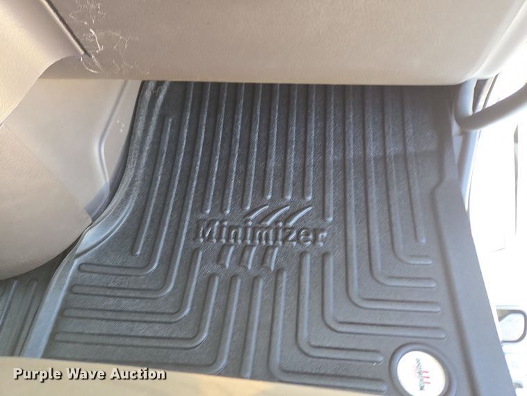 image for item DT7049 2015 Volvo VN semi truck