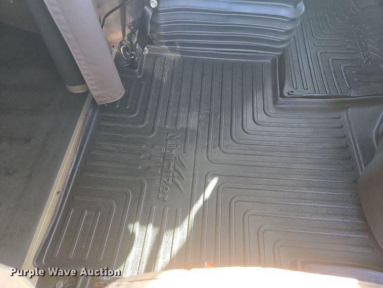 image for item DT7049 2015 Volvo VN semi truck