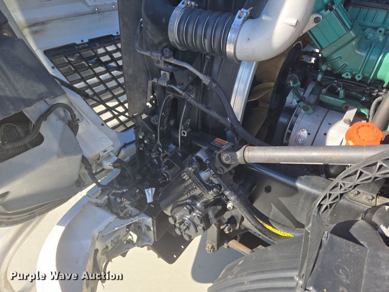 image for item DT7049 2015 Volvo VN semi truck