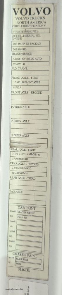 image for item DT7049 2015 Volvo VN semi truck