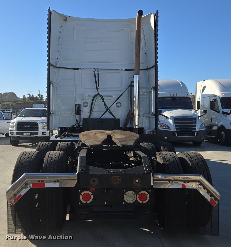 image for item DT7050 2020 Volvo VNL860 semi truck