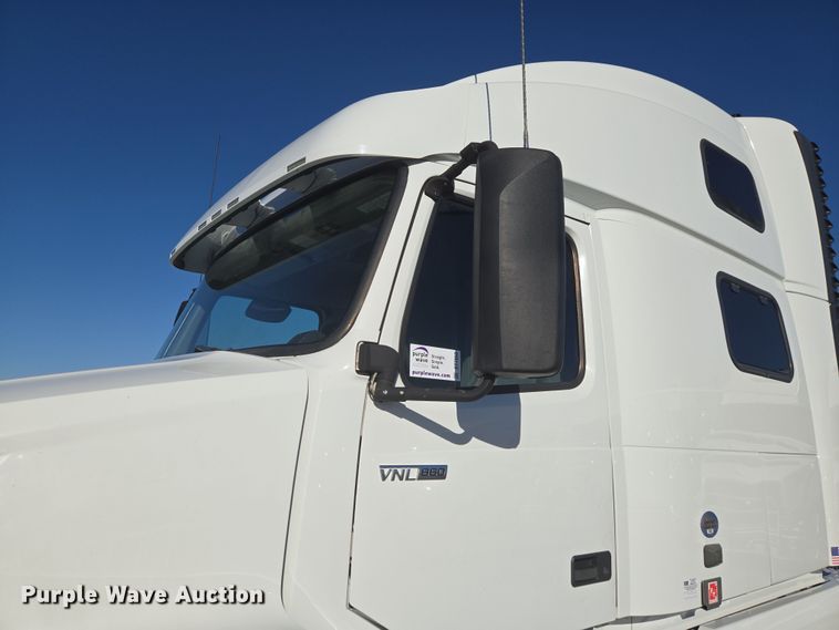 image for item DT7050 2020 Volvo VNL860 semi truck