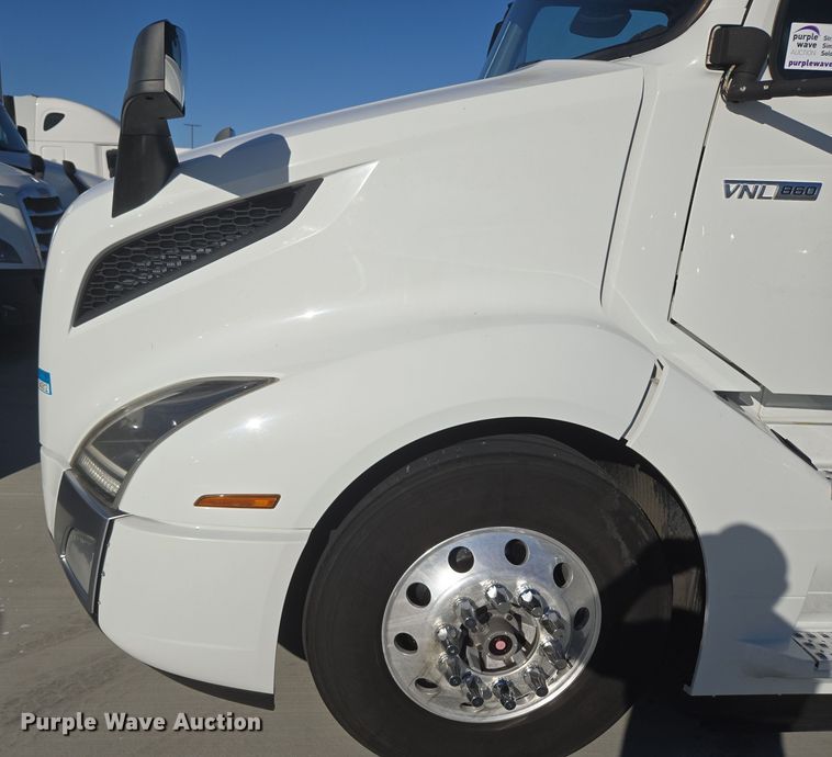 image for item DT7050 2020 Volvo VNL860 semi truck