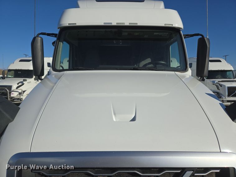 image for item DT7050 2020 Volvo VNL860 semi truck