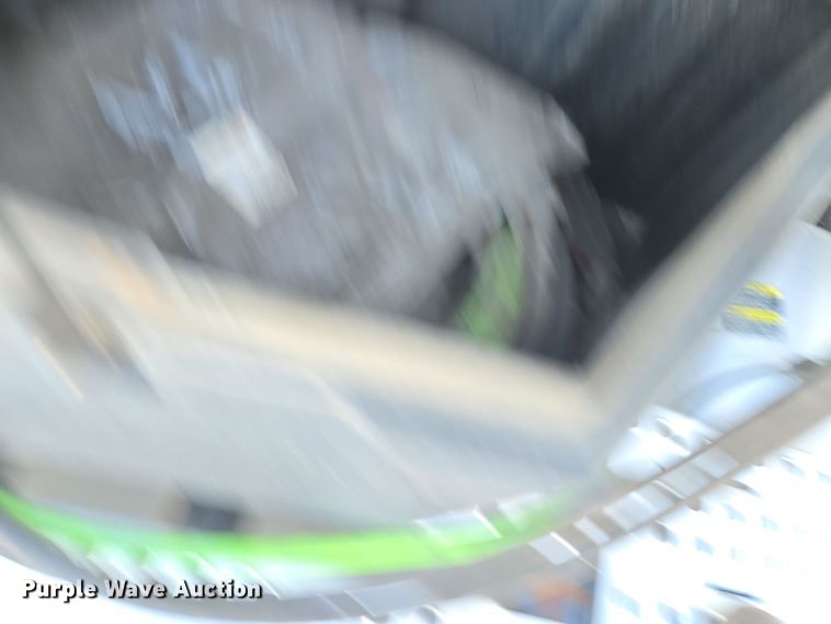 image for item DT7050 2020 Volvo VNL860 semi truck