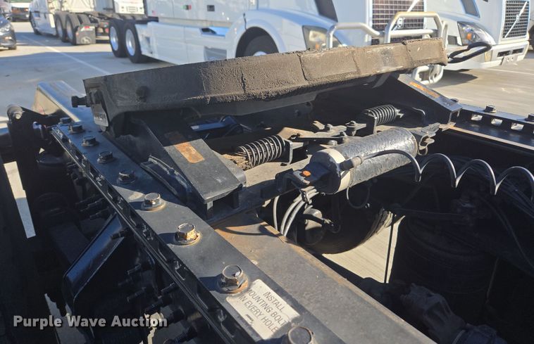 image for item DT7050 2020 Volvo VNL860 semi truck