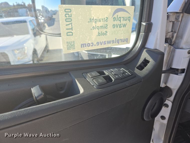 image for item DT7050 2020 Volvo VNL860 semi truck