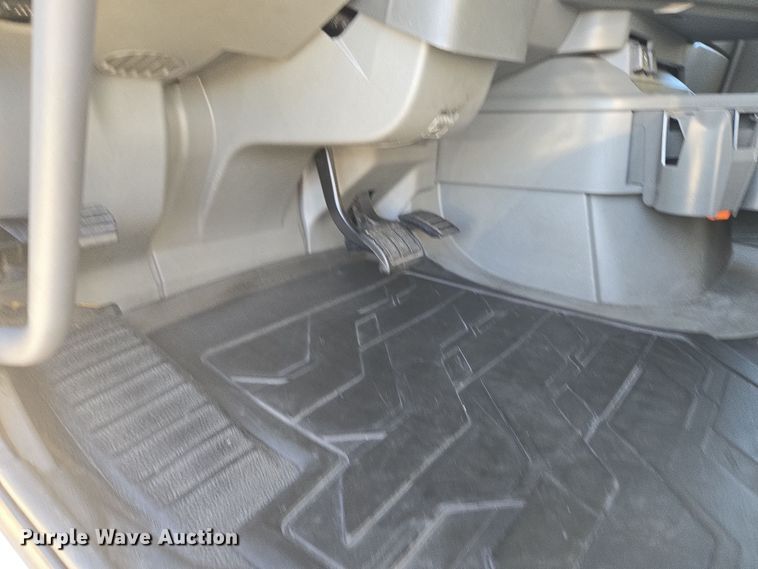 image for item DT7050 2020 Volvo VNL860 semi truck