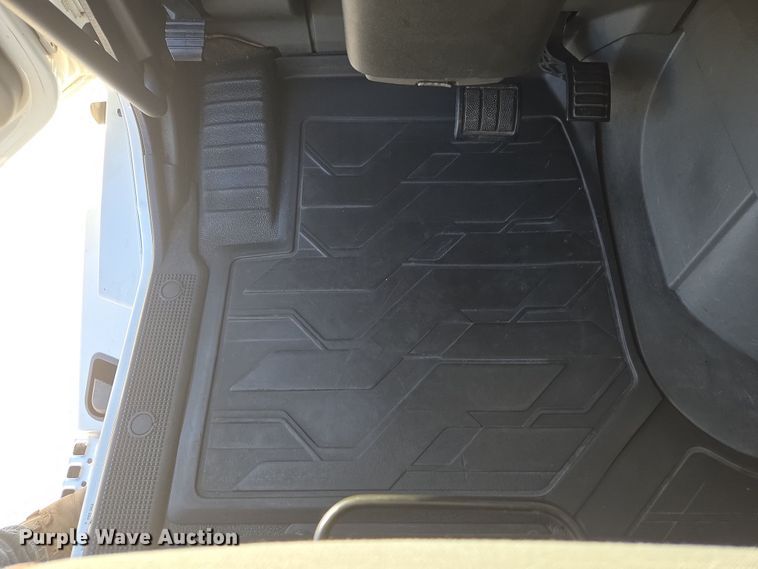 image for item DT7050 2020 Volvo VNL860 semi truck