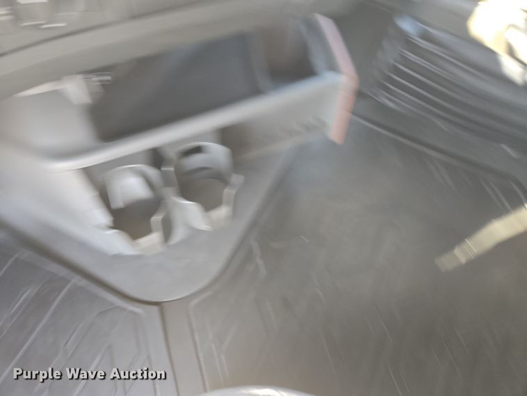 image for item DT7050 2020 Volvo VNL860 semi truck