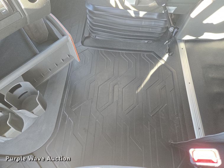 image for item DT7050 2020 Volvo VNL860 semi truck