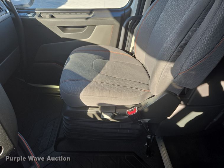 image for item DT7050 2020 Volvo VNL860 semi truck