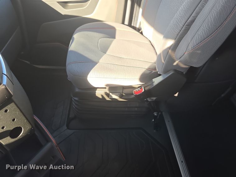 image for item DT7050 2020 Volvo VNL860 semi truck