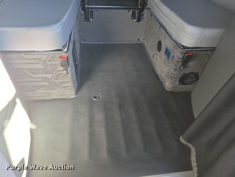 image for item DT7050 2020 Volvo VNL860 semi truck