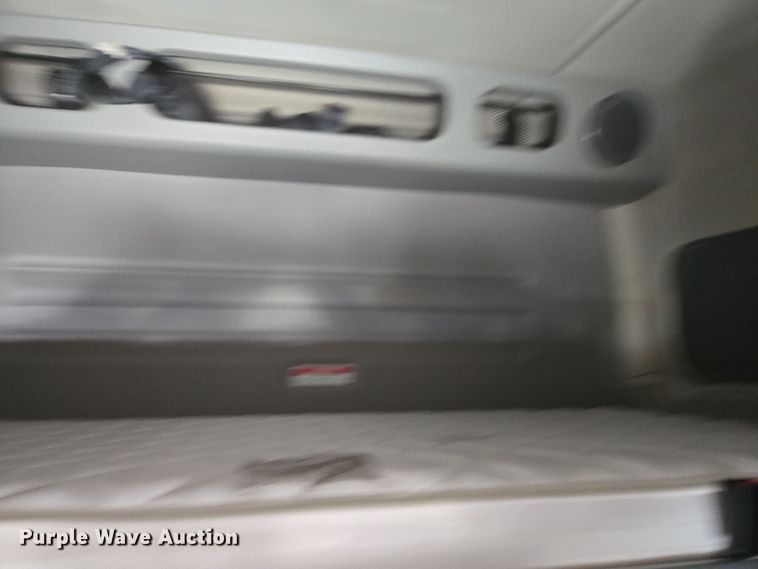 image for item DT7050 2020 Volvo VNL860 semi truck