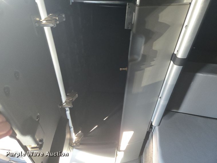 image for item DT7050 2020 Volvo VNL860 semi truck