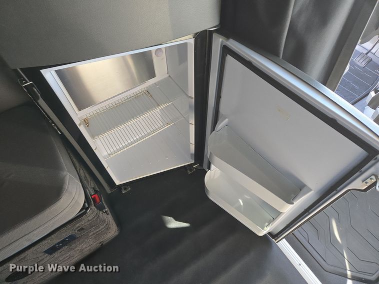 image for item DT7050 2020 Volvo VNL860 semi truck