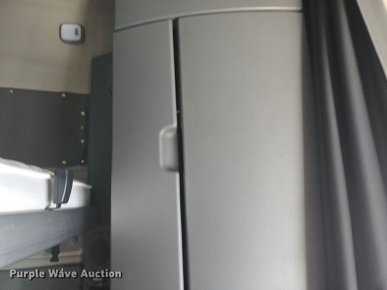 image for item DT7050 2020 Volvo VNL860 semi truck