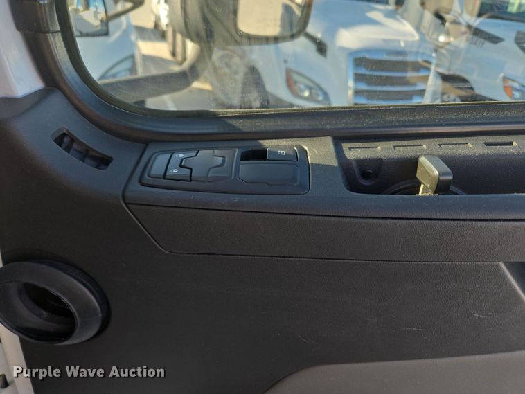 image for item DT7050 2020 Volvo VNL860 semi truck