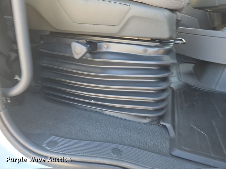 image for item DT7050 2020 Volvo VNL860 semi truck