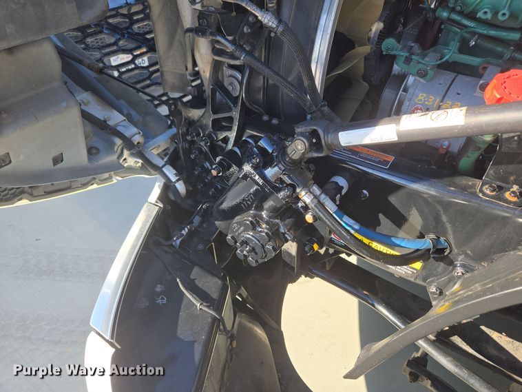 image for item DT7050 2020 Volvo VNL860 semi truck