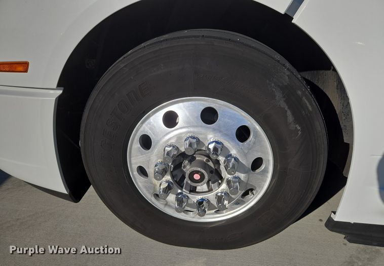 image for item DT7050 2020 Volvo VNL860 semi truck